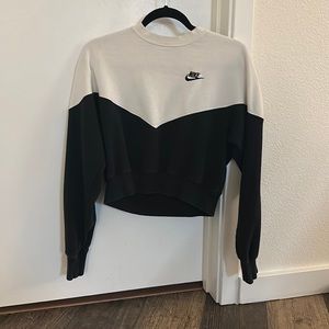 Nike cropped chevon crew neck black/white